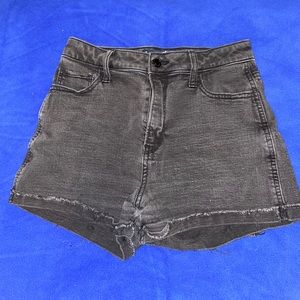 Hollister Curvy Ultra High Rise Shorts 3” Size 7 Waist 28